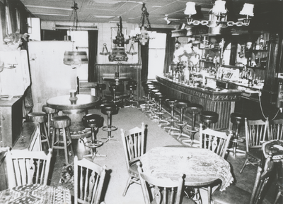 876469 Afbeelding van het interieur van café Dikke Dries (Waterstraat 32) in Wijk C te Utrecht.